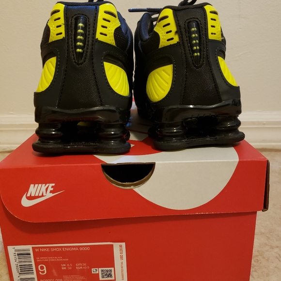 Sneakers - Picture 5 of 5